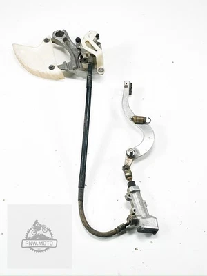 2004 - 2006 铃木 RMZ250 RMZ 250 原始设备制造商后制动钳支架 Master CYLINDER — 第 1/4 张图片