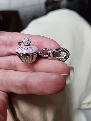 Juicy Couture Rosa Esmalte Cupcake Charm Usado en Excelente Condición Foto 1 de 4
