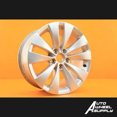 Llanta plateada de 17" pulgadas para Volkswagen CC 2009-2012 3C8601025A Foto 1 de 4