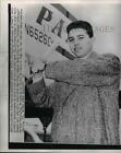 1953 Press Photo Italian Pitcher Guilio Glorioso In New York With Bat