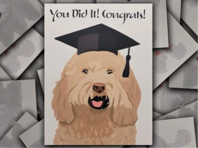 Tarjeta de graduación Labradoodle perro dibujada a mano con sobre Foto 1 de 4