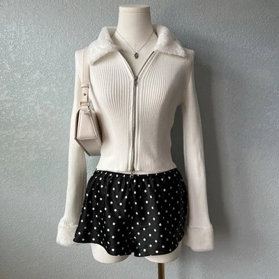 Suéter Forever 21 Blanco Cuello de Piel Sintética Cremallera - Estilo Y2K Invierno Glamour Foto 1 de 4