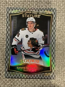 2023-24 UD Estatura Hockey Kevin Korchinski Novato RC Plateado/999 Actualización 🔥 - Imagen 1 de 2