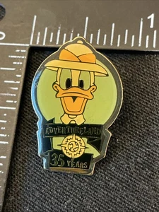 Disney Adventurand 35 Years Anniversary Donald Duck Lapel Pin Safari Hat Vtg - Picture 1 of 5