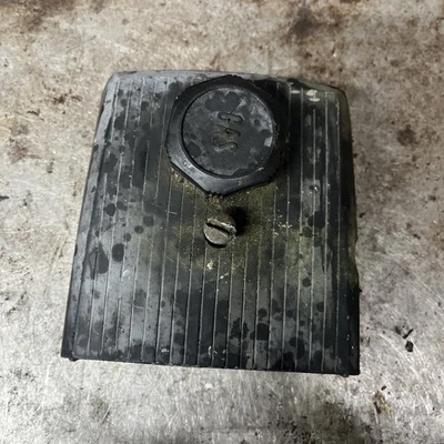 Motosierra POULAN 245a de colección - cubierta del tanque de combustible + tornillo + tapa de combustible #28196 Foto 1 de 3