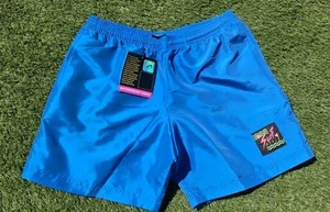 Neu mit Etikett Surf-Stil Badeshorts Herren klein schillernd blau Logo Badehose neuer Stil - Bild 1 von 3