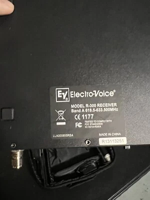 Receptor inalámbrico portátil Electro-Voice R300 solo banda A 618,5-633,500 MHz  Foto 1 de 4