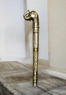 Antico Ottone Argento Goffrato Elefante Forma Bastone da Passeggio Originale - Immagine 1 di 4