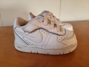 Scarpe basse Nike sneakers bianche bambino taglia 4C - Foto 1 di 4