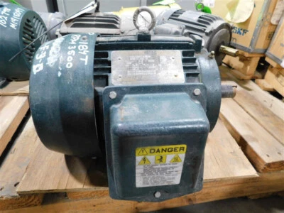 USED Toshiba 0052XDSB41A-P Motor 5 HP 3.7kW 3500 RPM 5200 Max. RPM 460V 5.8A - Image 1 of 4