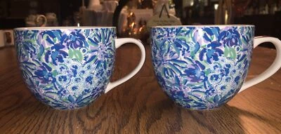 2- Tazas de café/té Lilly Pulitzer “Hidden Cat” púrpura y azul floral con adornos dorados Foto 1 de 4