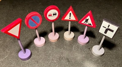 Sechs gebrauchte Verkehrszeichen aus Holz - Bild 1 von 2