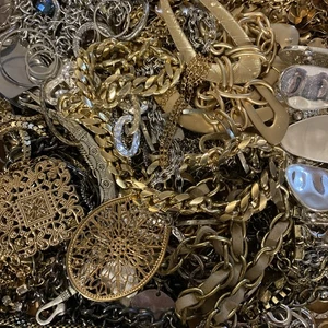 Lote Joyería Chatarra - Vintage - Mod Desgaste, Piezas, Reparación 2 Lb - Imagen 1 de 9