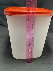 Vtg. Tupperware Square cannister 23 cups 1522-3 (R) - Picture 1 of 4