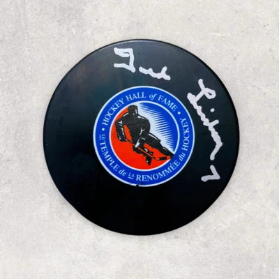 TED LINDSAY HALL OF FAME SIGNED / AUTOGRAPHED HOCKEY PUCK BECKETT COA - Изображение 1 из 2
