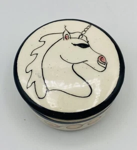 Scatola portagioie Ken Edwards stile Tonala unicorno con coperchio dipinta a mano rotonda firmata - Foto 1 di 8