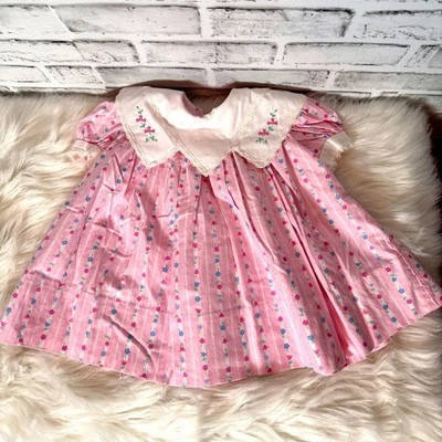 Vestido infantil vintage Polly Flinders rosa floral Foto 1 de 4