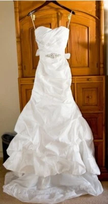 NEW w/tags Size 6 Unaltered Davids Bridal Wedding Dress White WG3029. Strapless. - Image 1 of 4