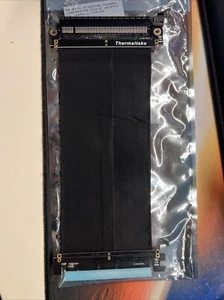 Thermaltake TT Gaming Riser PCI-E 3.0 Cavo, Nero - Foto 1 di 3
