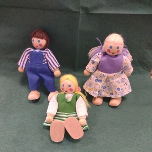 Juego de 3 muñecas de madera para casa de muñecas Melissa & Doug para familia de personas posables - Imagen 1 de 10