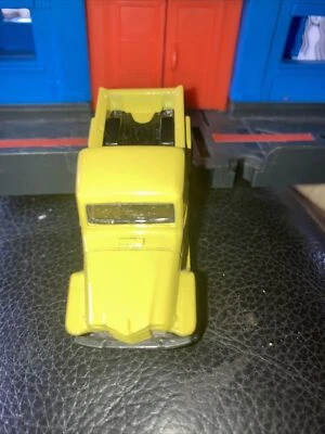 Matchbox 2015 FCA die-cast metal - MB955 Light Yellow - Rare 1:64 - Image 1 of 4