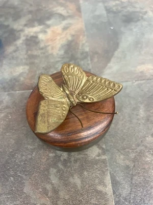 Vintage Enesco Brass & Wood Butterfly Trinket Box MCM 3-Footed Pedes (WBP014223) - Image 1 of 4