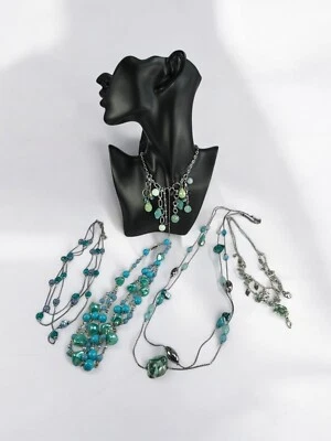 Collar llamativo paquete de 5 joyas imitación turquesa azul-verde tono plata de colección Foto 1 de 4