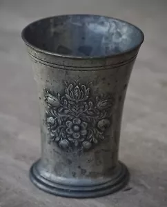 Vaso de peltre vintage ornamentado floral Artina SKS 1950 hecho en Austria - Imagen 1 de 6