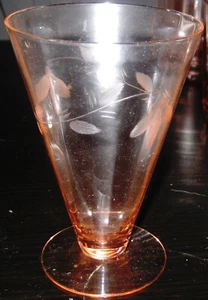 Pink Depression Glass, Set of 2 Footed Water/Beverage Glasses Etched Vine 5 1/4" - Imagen 1 de 5