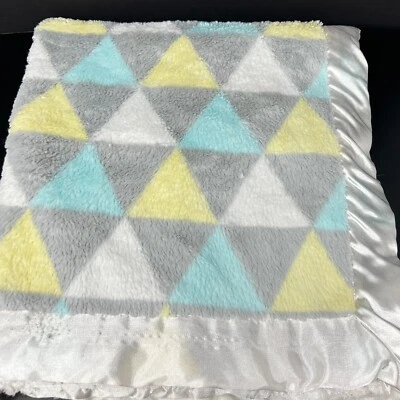 Cobertor de bebê Baby Essentials cinza amarelo azul triângulos acabamento acetinado pele grossa  - Imagem 1 de 4
