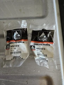 SET BESTEHEND AUS 2 AGCO WR41819 SEKUNDÄRENSCHLÖSSERN NOS MASSEY WR41819 ALLIS KOSTENLOSER VERSAND  - Bild 1 von 3