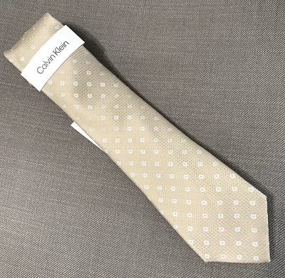 Corbata para hombre Calvin Klein diamante geo topo mezcla de seda precio de venta sugerido por el fabricante 69,50 USD Foto 1 de 3