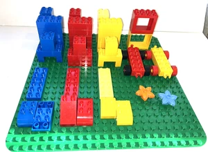 Lotto 52 pezzi Lego DUPLO piastra base 15x15 + blocchi assortiti treni finestre fiori - Foto 1 di 13