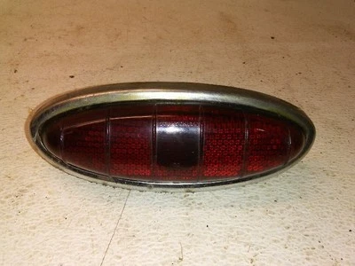 Lámpara trasera de conductor para Ford Custom Deluxe Convertible 1950 Foto 1 de 4