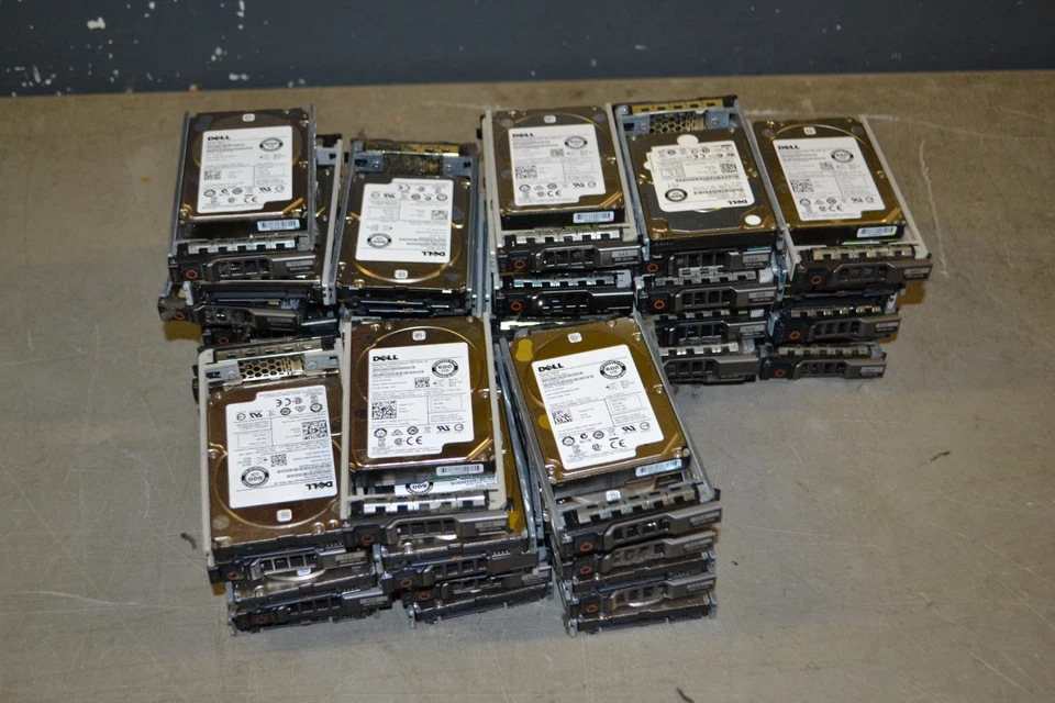 LOTE DE 65 HDD SAS MISTO 2,5" 600GB COM CADDY PARA SERVIDORES DELL POWEREDGE - Imagem 1 de 3