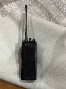 Motorola Radius GP300 P93YPC20C2AA Black Handheld 2-Way Radio No Talk Button - Afbeelding 1 van 3