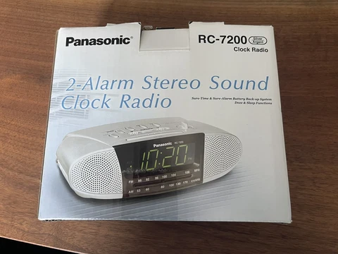 Panasonic RC7200 AM/FM Clock Radio Alarm Digital Readout New With Box Cover