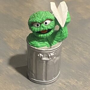 Vintage Applause Oscar the Grouch PVC Figure Sesame Street Paper Airplane 3” HTF