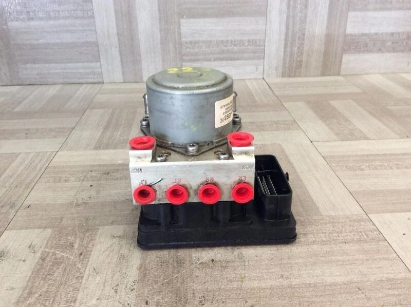 2018-2019 GMC Sierra 2500 HD ABS Anti-Lock Brake Pump Assembly OEM - Image 1 of 4