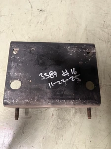 08-10 Ford F250 F350 eje de transmisión trasero soporte soporte montaje #16 - Imagen 1 de 8