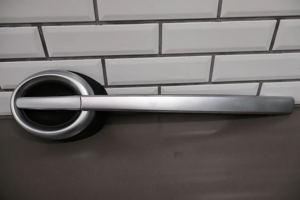 2003 - 2006 雪佛兰 SSR 右侧乘客内门把手缎面银色装饰 — 第 1/4 张图片