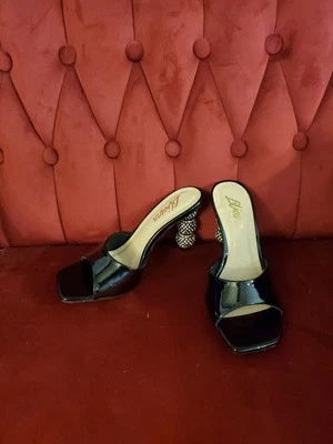 Tacones para mujer Liliana con cuentas tachonadas burbuja talla 5,5 Foto 1 de 3