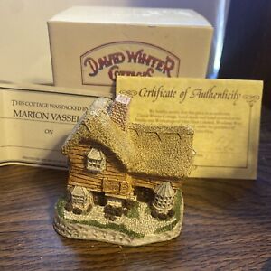 David Winter Cottages - The Village Shop avec COA & boîte cheminée vintage