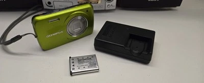 Olympus VH-210 Hot Green Digitall Compact Camera Special Color 14 Megapixel  - Bild 1 von 4