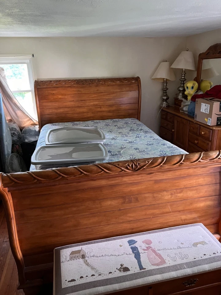 Vintage solid oak queen size sleigh bed. LOCAL PICK UP ONLY! - Image 1 of 1
