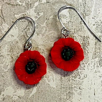 Pendientes colgantes con dijes de amapola roja/negra tono plata. Flores. Gancho francés. S200 Foto 1 de 3