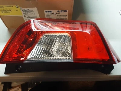 Luz trasera de repuesto (TYC) luz trasera izquierda 2015-20 Honda Fit HO2804106 Foto 1 de 3