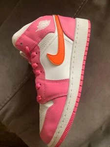 Nike Air Jordan 1 Mid GS Size 6Y Pinksicle Safety Orange White DX3240 681 Unisex - Picture 1 of 6