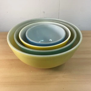 Vintage PYREX Primary Colors Nesting Mixing Bowls Set of 4 Blue Yellow Green - Picture 1 of 18