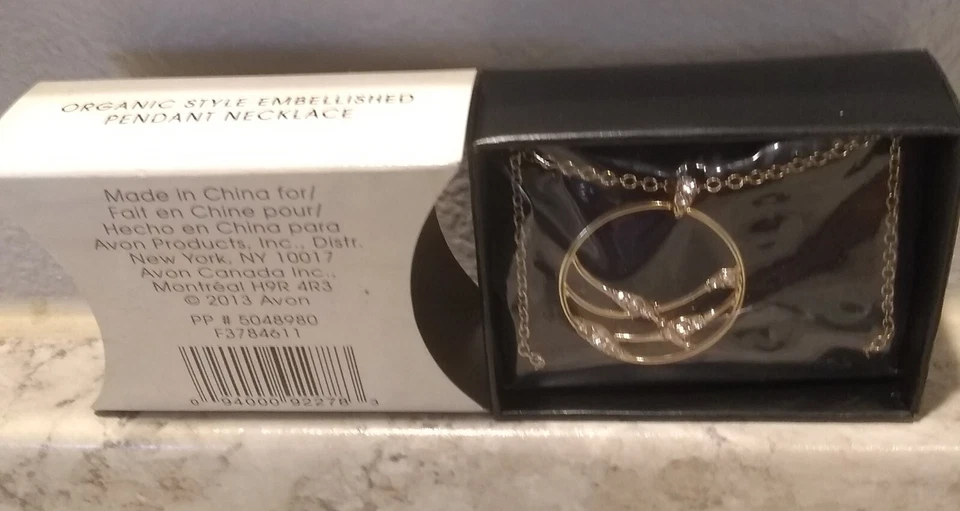 Collar colgante adornado estilo orgánico Avon nuevo en caja Foto 1 de 1